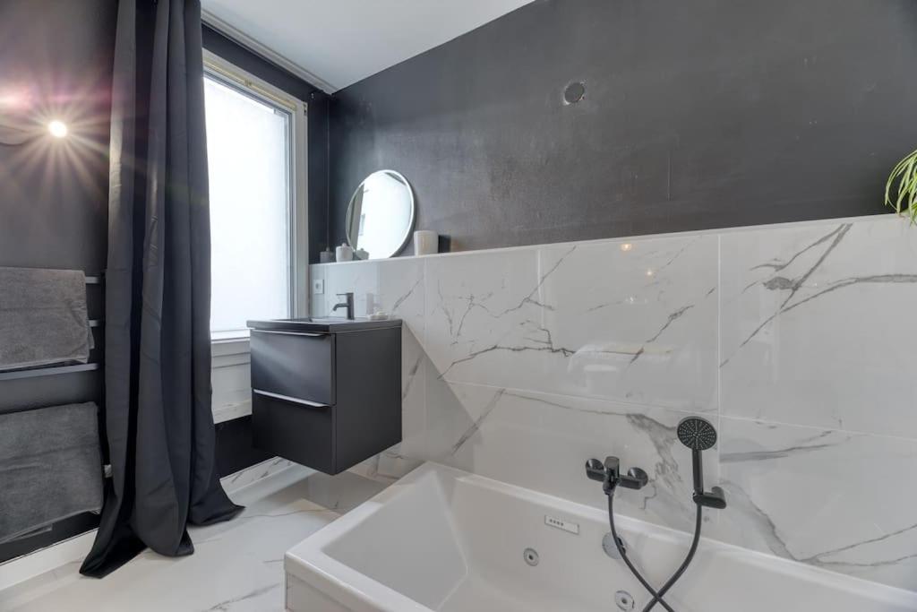 Balneo Centre Apartment Rouen